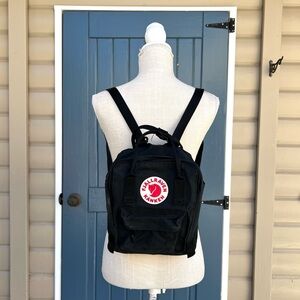 FJALLRAVEN KANKEN BLACK
BACKPACK CLASSIC